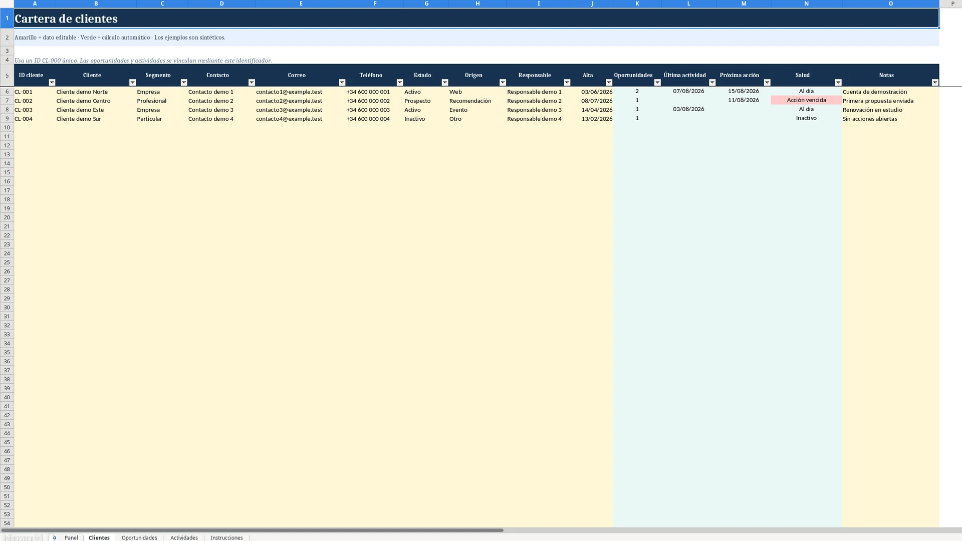 Hoja Clientes con datos de contacto, segmento, estado, origen, responsable y señales de seguimiento